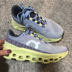 On cloud Cloudtec Running Shoes